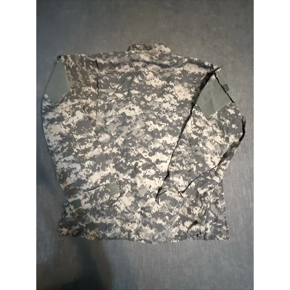 U.S. Army Jacket Men's Medium Universal Pattern Digital Camouflage Military